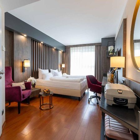 Plaza Premium Karlsruhe Hotel Екстериор снимка