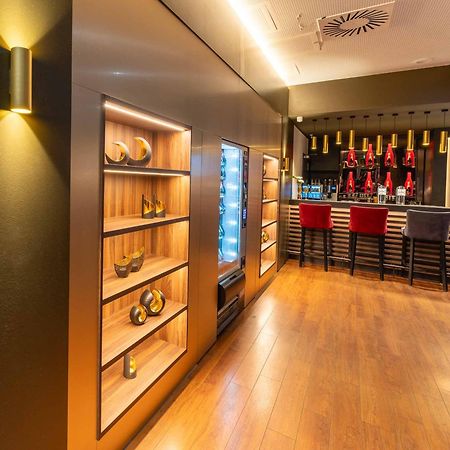 Plaza Premium Karlsruhe Hotel Екстериор снимка