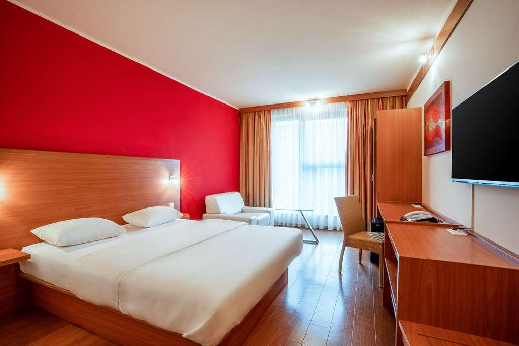 Plaza Premium Karlsruhe Hotel Стая снимка