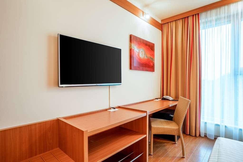 Plaza Premium Karlsruhe Hotel Стая снимка