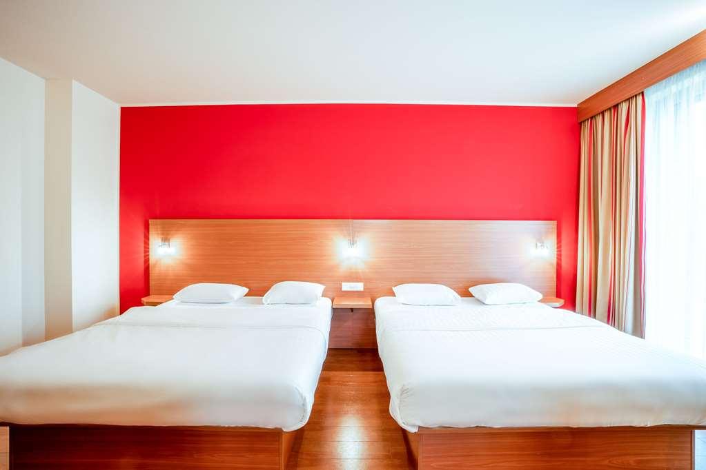 Plaza Premium Karlsruhe Hotel Стая снимка