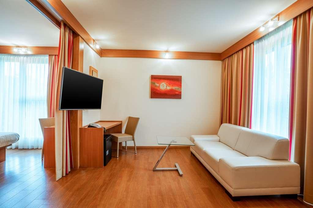 Plaza Premium Karlsruhe Hotel Стая снимка