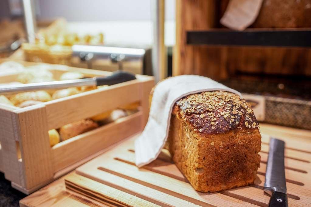 Plaza Premium Karlsruhe Hotel Ресторант снимка
