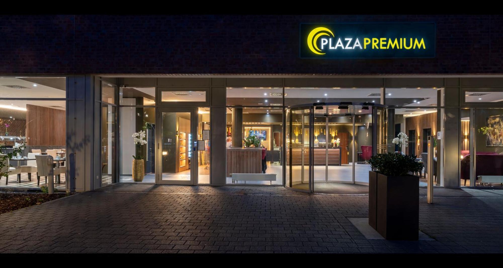 Plaza Premium Karlsruhe Hotel Екстериор снимка