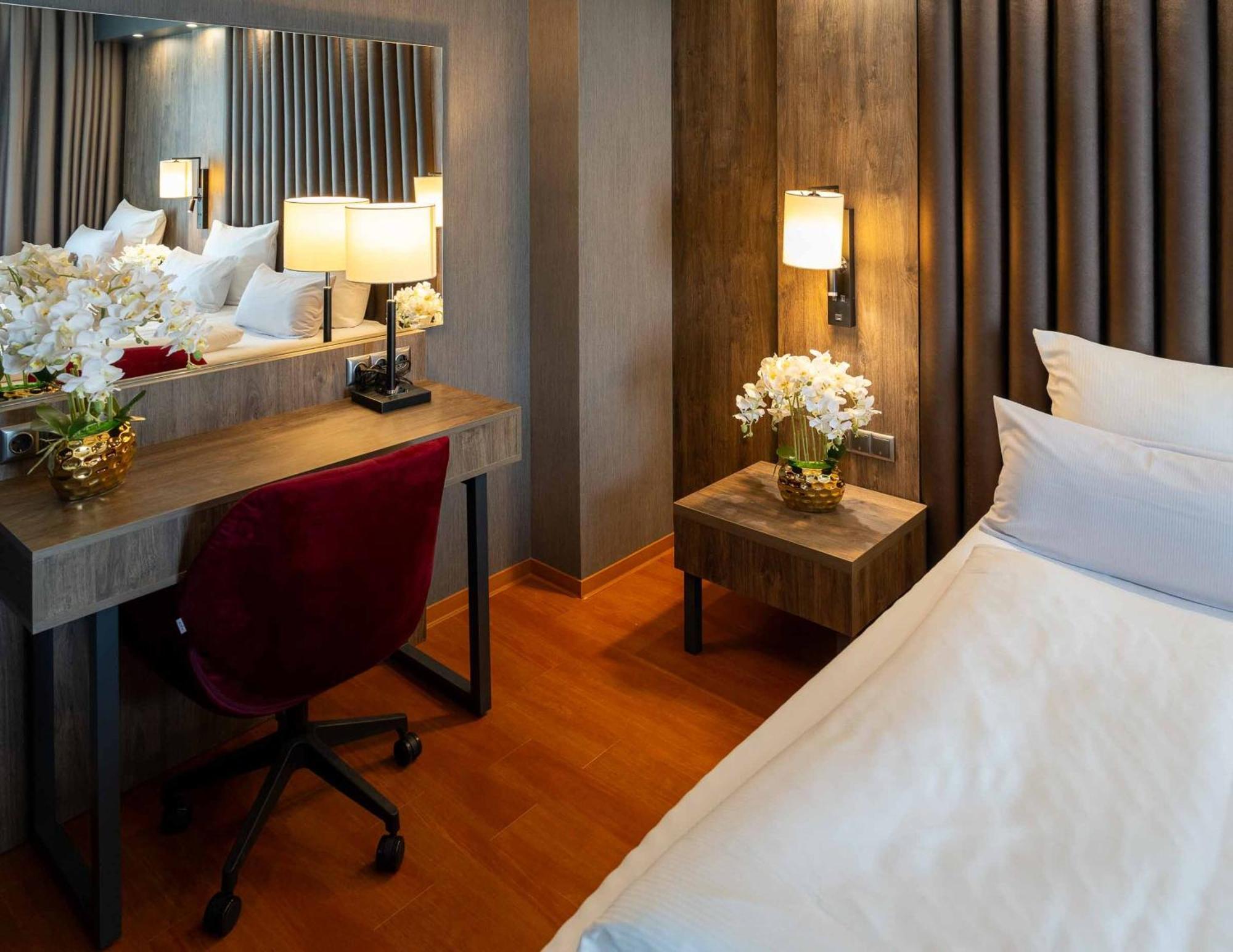 Plaza Premium Karlsruhe Hotel Екстериор снимка