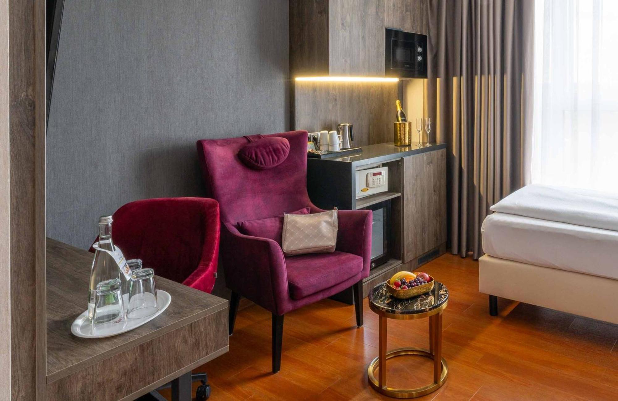 Plaza Premium Karlsruhe Hotel Екстериор снимка