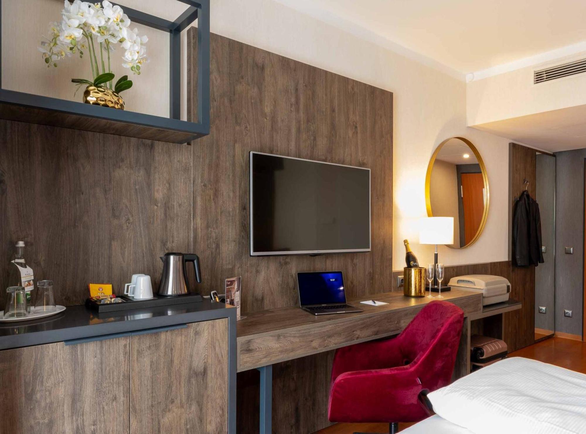 Plaza Premium Karlsruhe Hotel Екстериор снимка