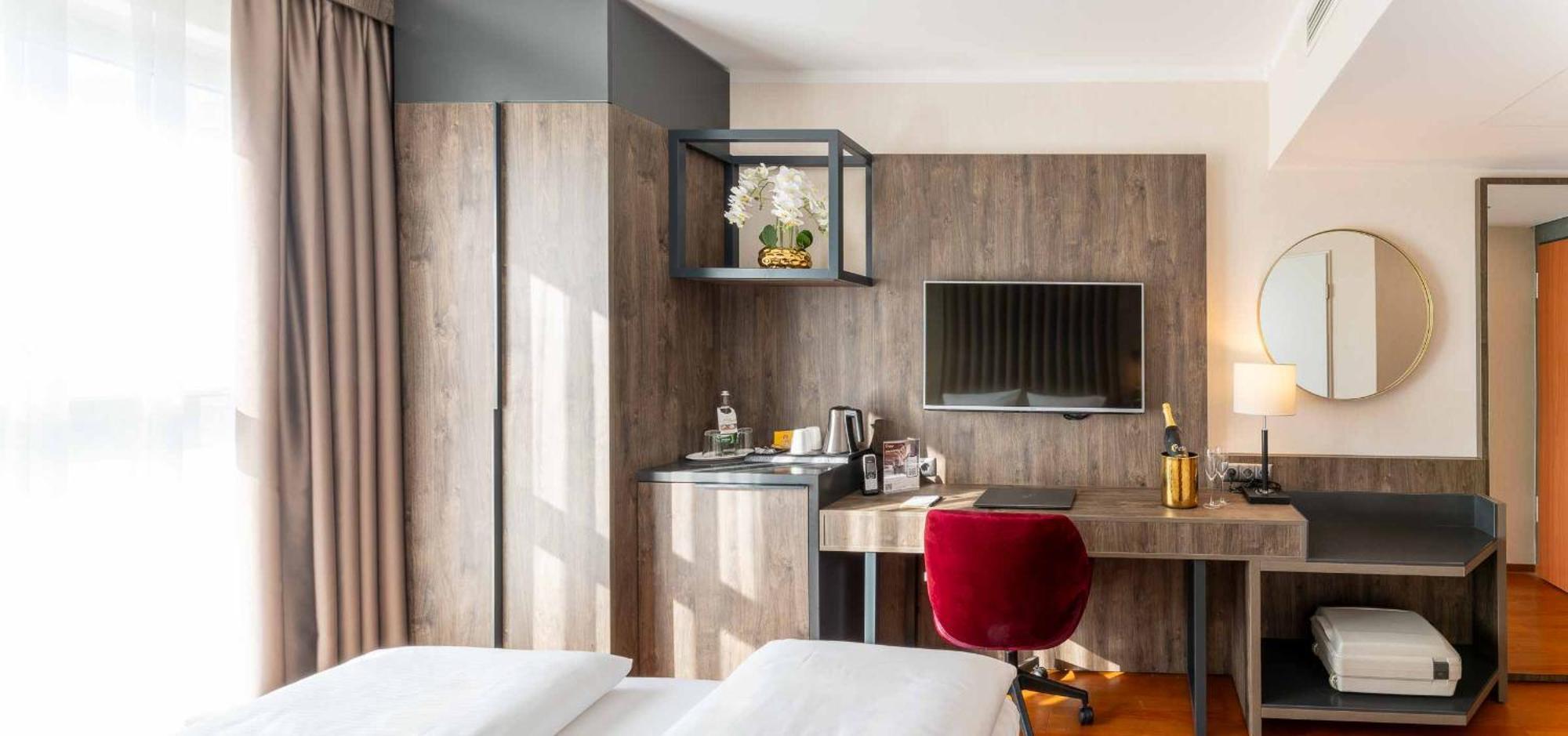 Plaza Premium Karlsruhe Hotel Екстериор снимка