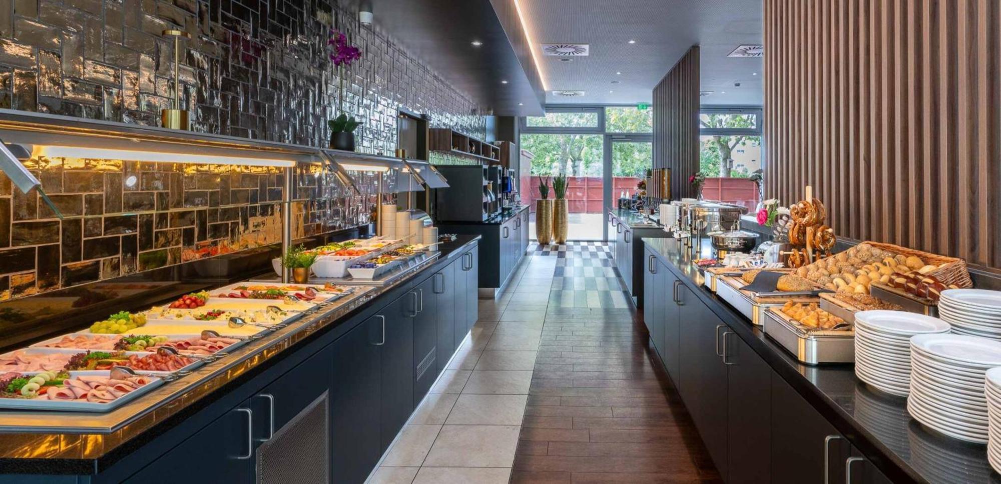 Plaza Premium Karlsruhe Hotel Екстериор снимка
