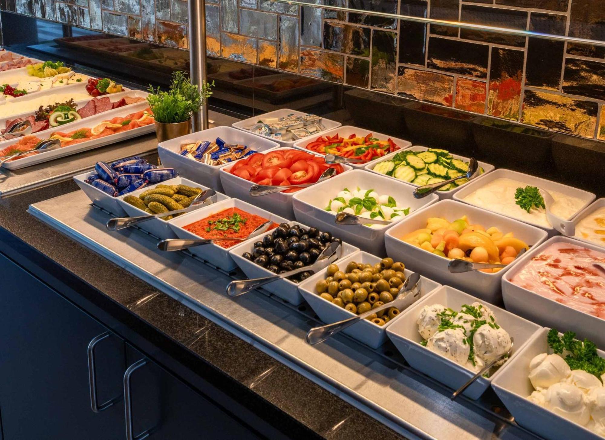 Plaza Premium Karlsruhe Hotel Екстериор снимка