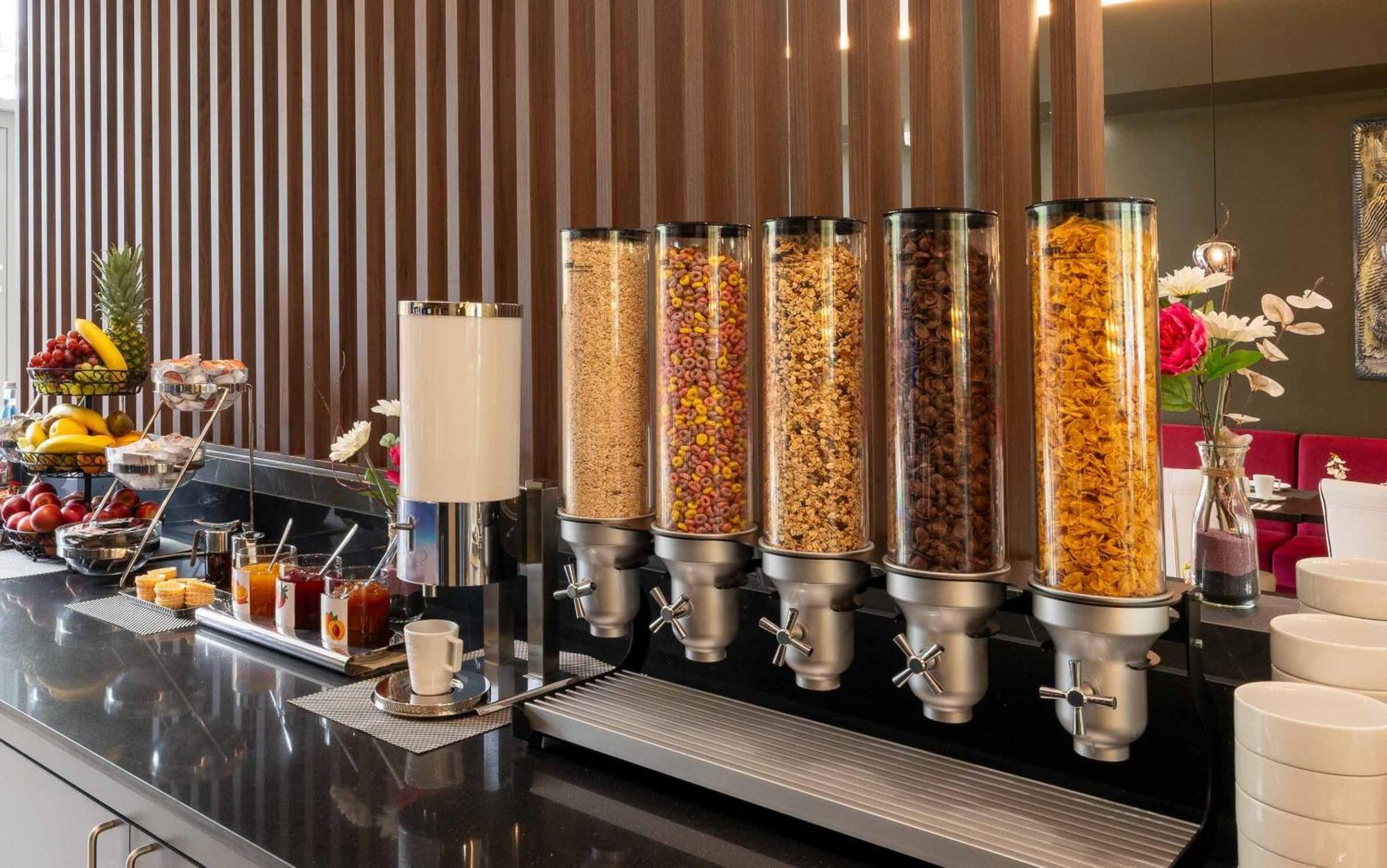 Plaza Premium Karlsruhe Hotel Екстериор снимка