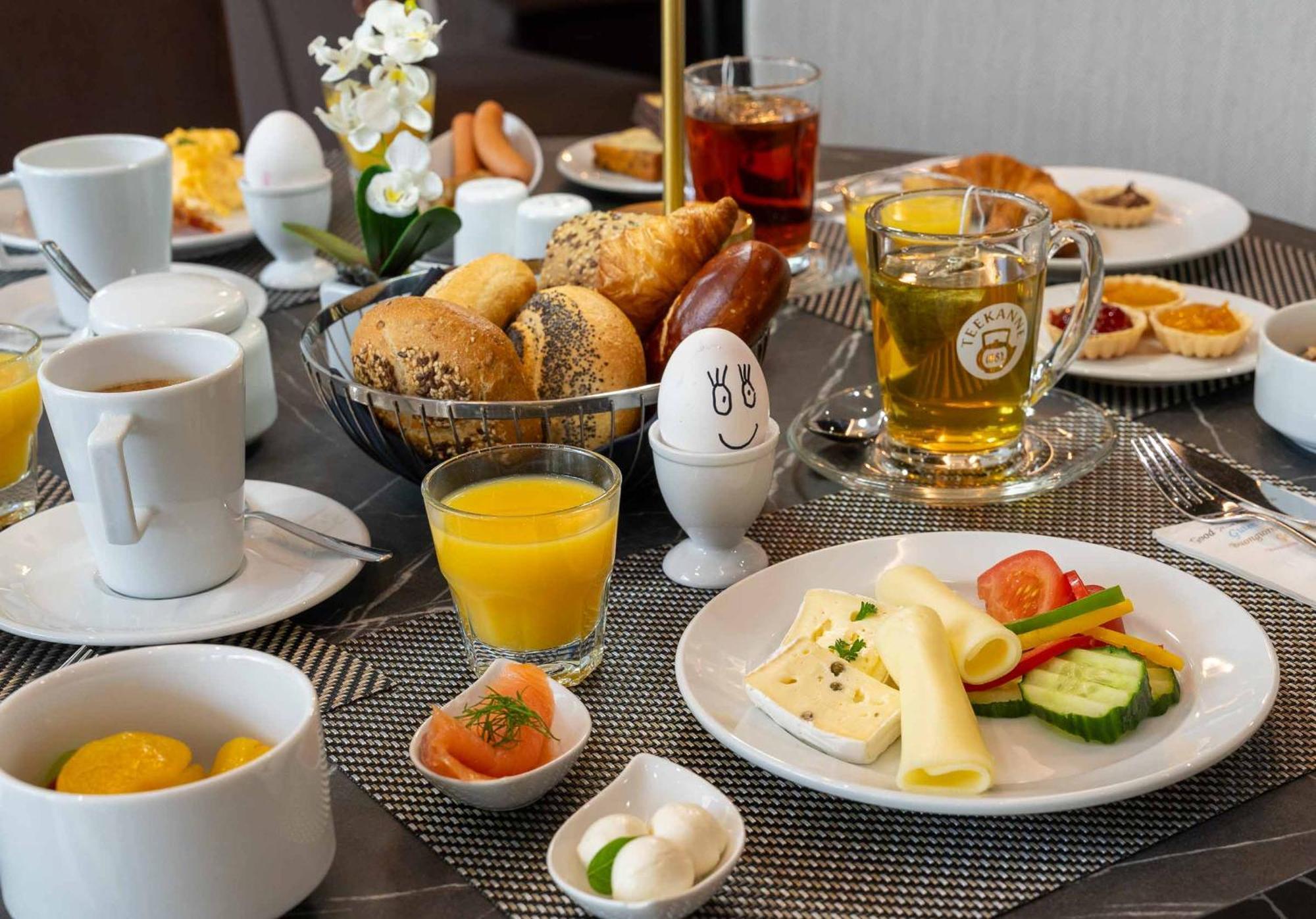 Plaza Premium Karlsruhe Hotel Екстериор снимка