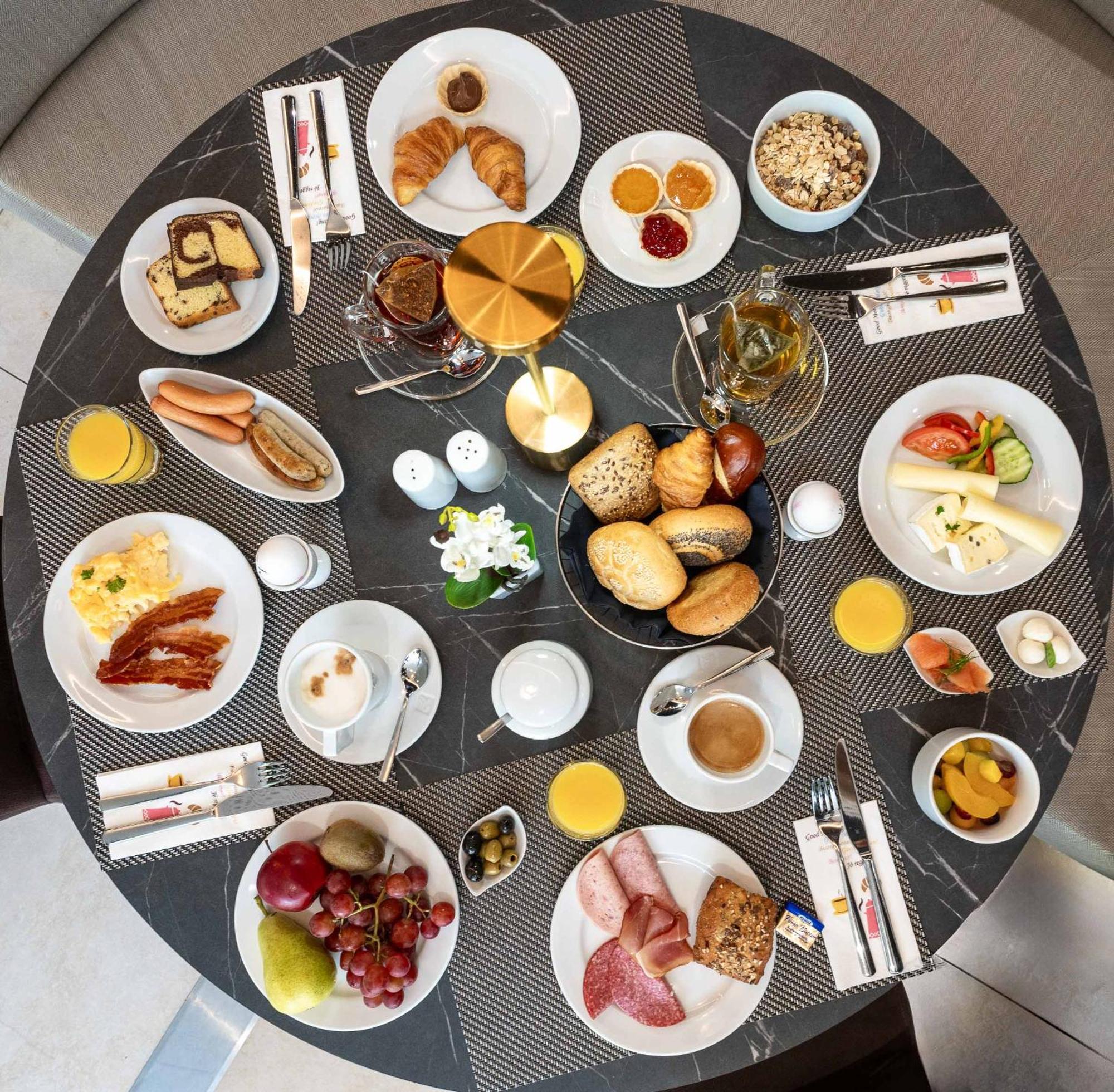 Plaza Premium Karlsruhe Hotel Екстериор снимка