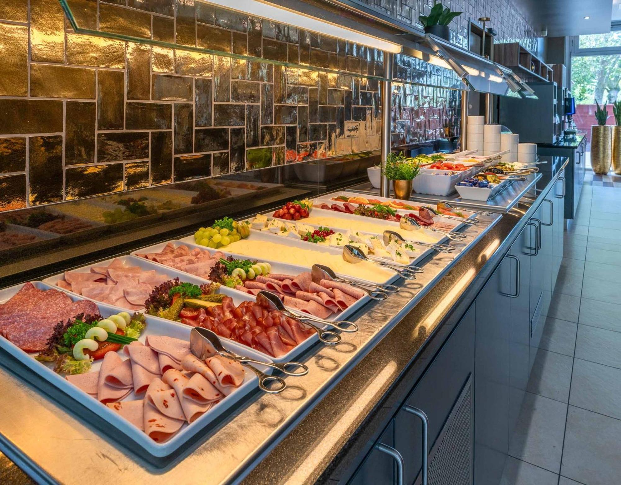 Plaza Premium Karlsruhe Hotel Екстериор снимка