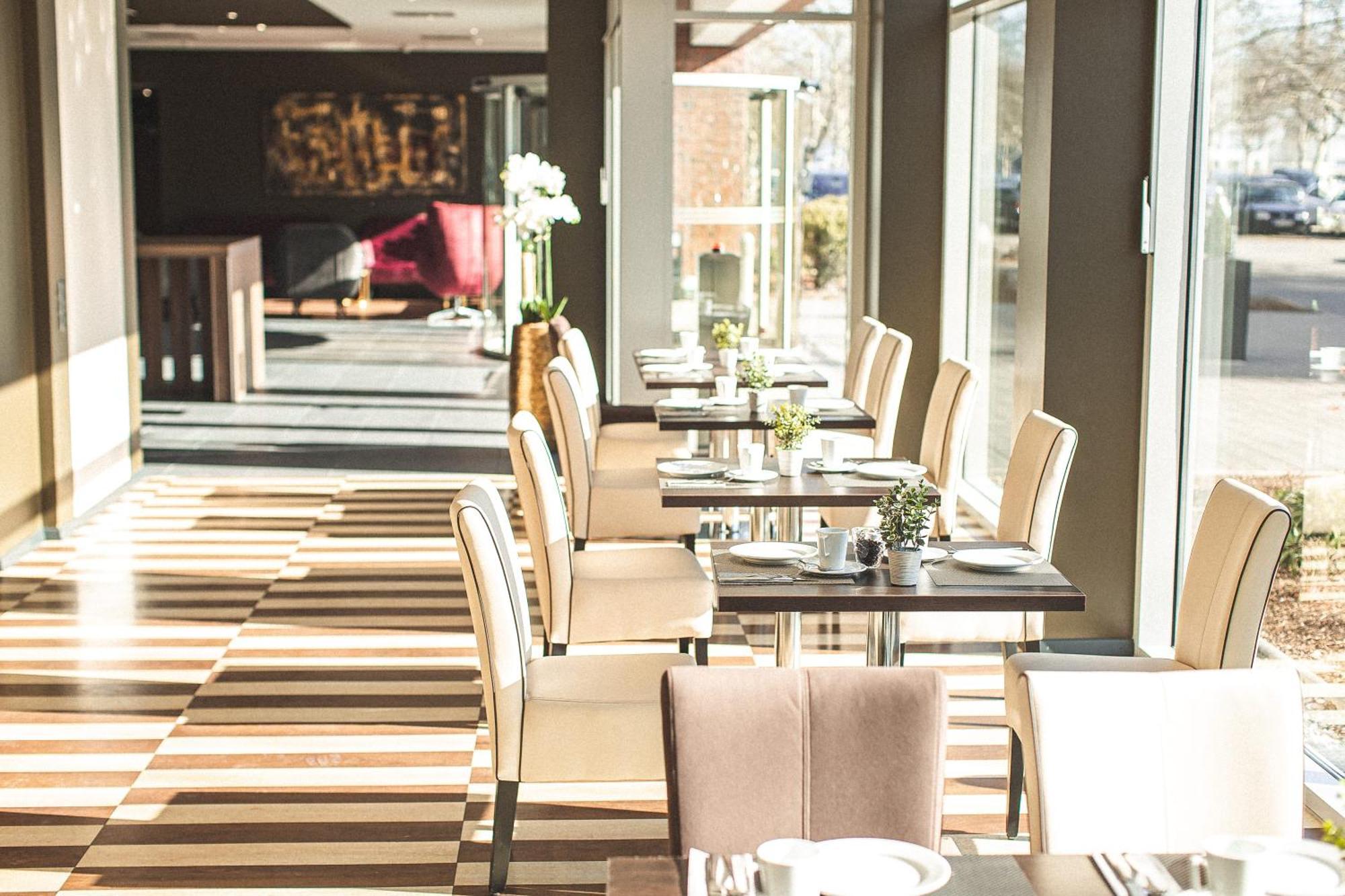 Plaza Premium Karlsruhe Hotel Екстериор снимка