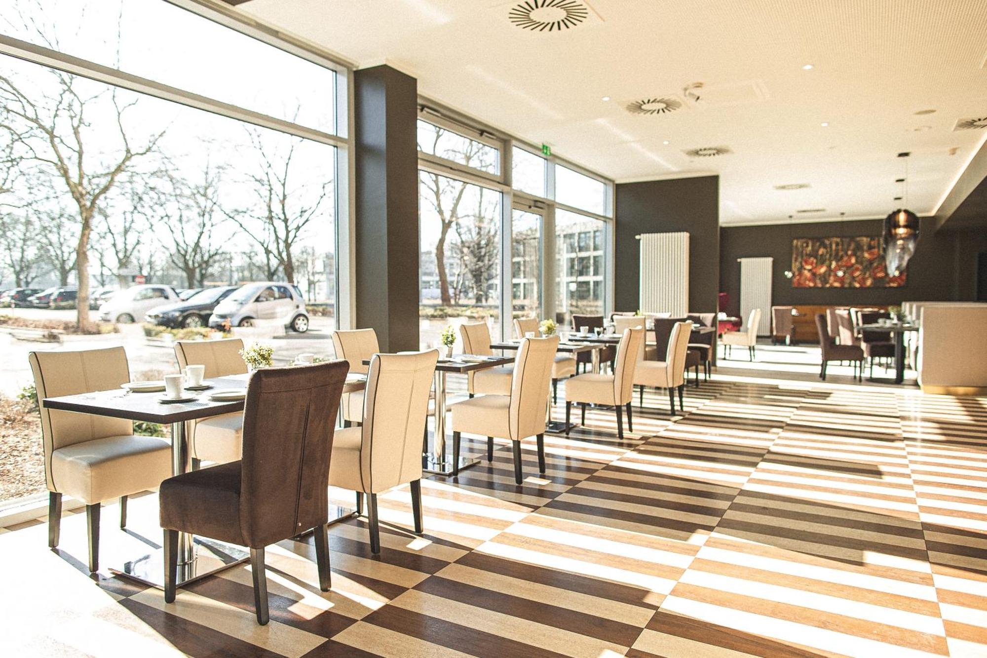 Plaza Premium Karlsruhe Hotel Екстериор снимка