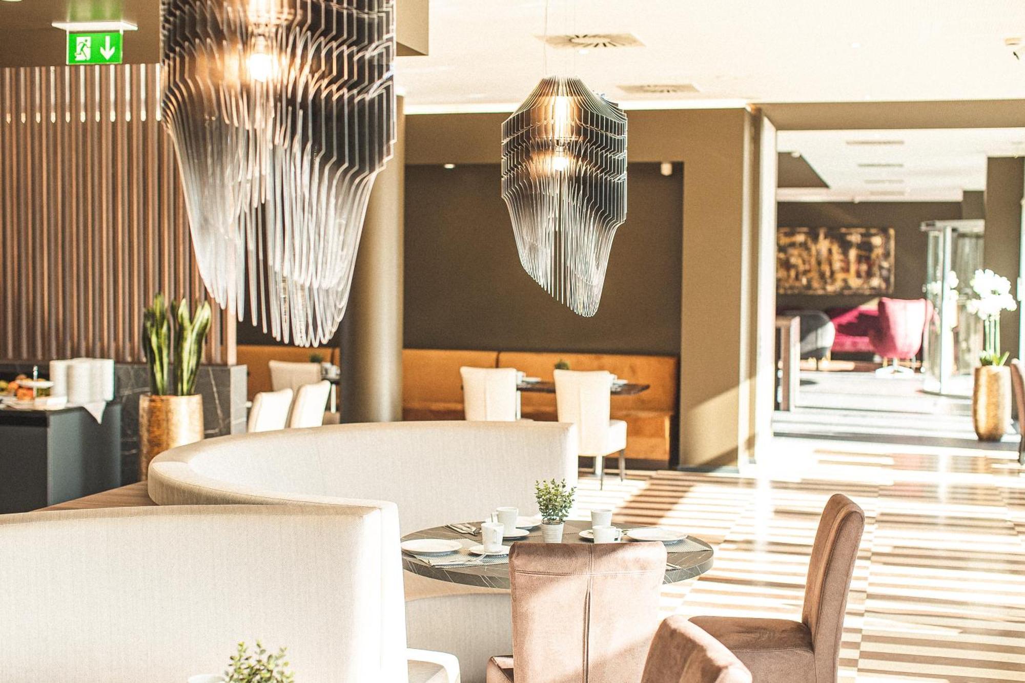 Plaza Premium Karlsruhe Hotel Екстериор снимка