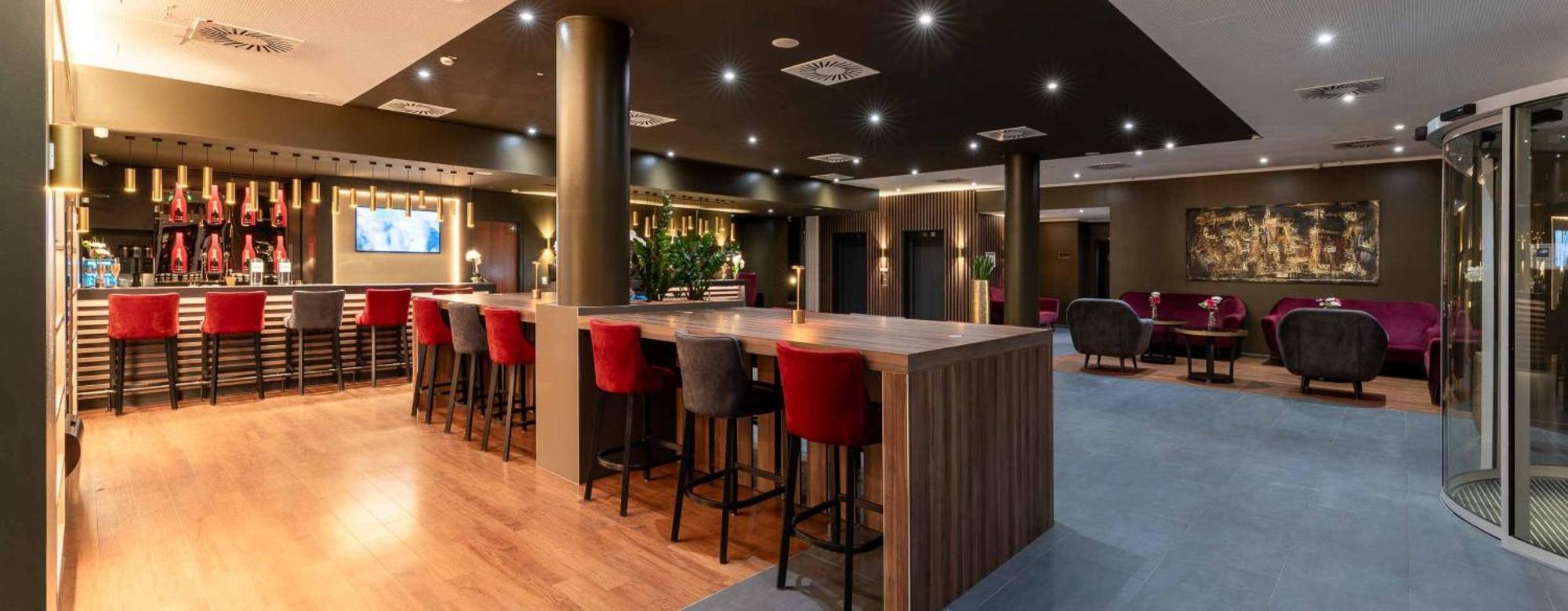 Plaza Premium Karlsruhe Hotel Екстериор снимка