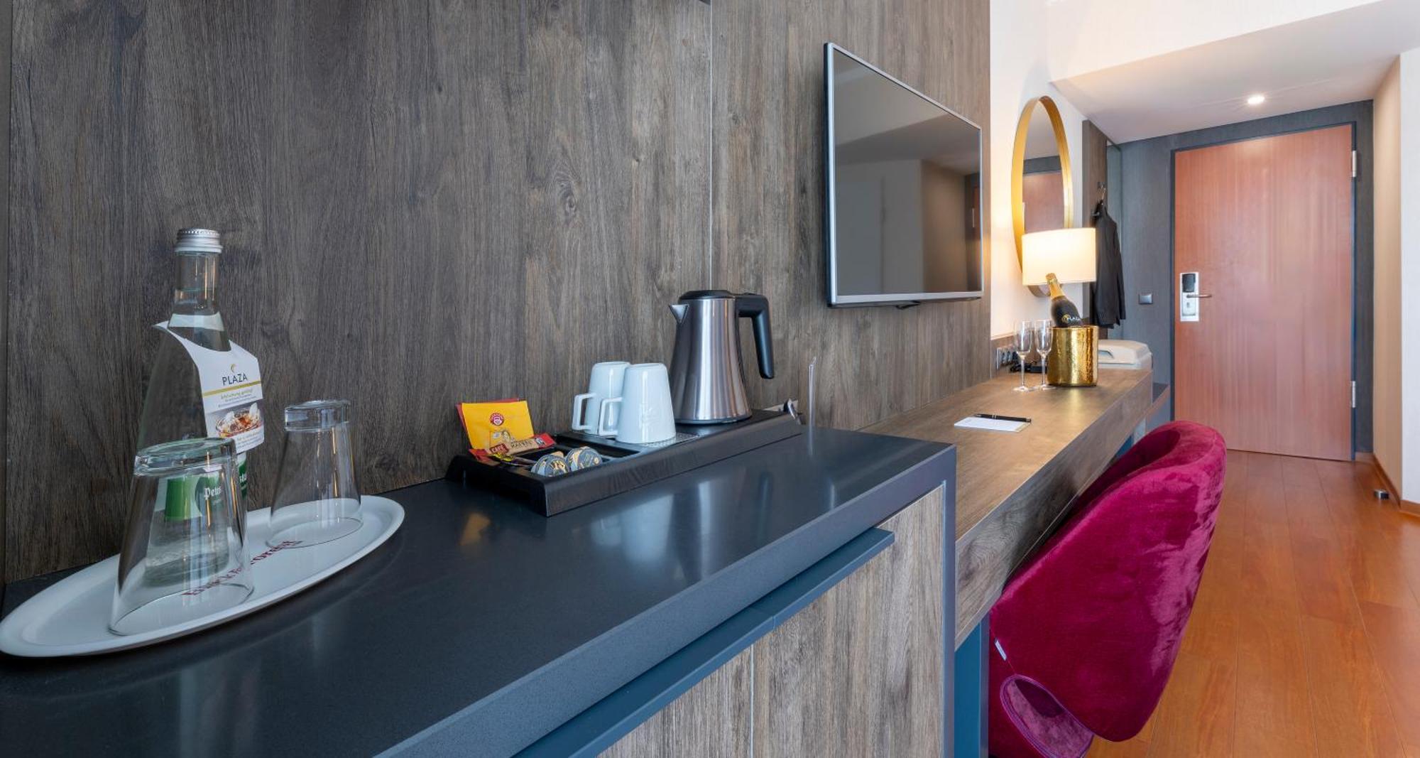 Plaza Premium Karlsruhe Hotel Екстериор снимка