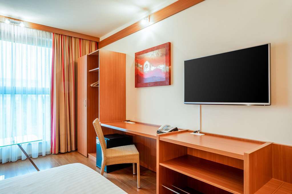 Plaza Premium Karlsruhe Hotel Стая снимка