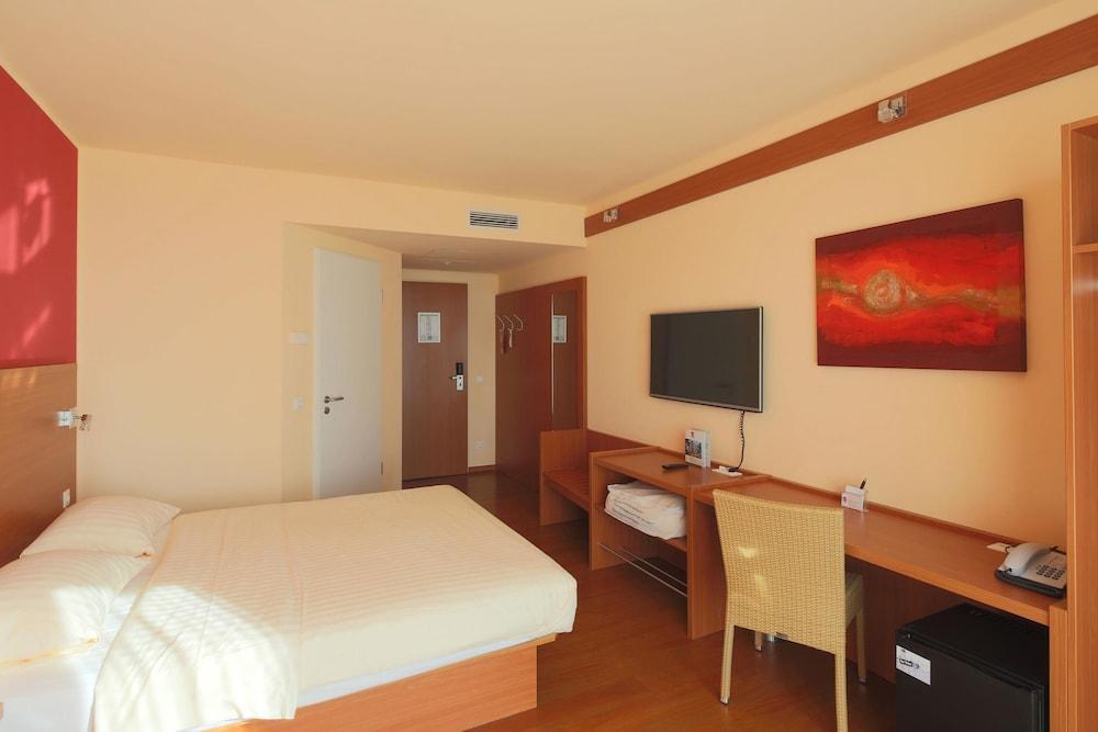Plaza Premium Karlsruhe Hotel Екстериор снимка